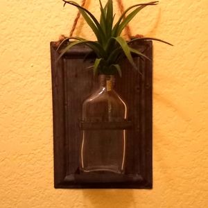 Wall decor 5" by 9" glass vase on metal frame.